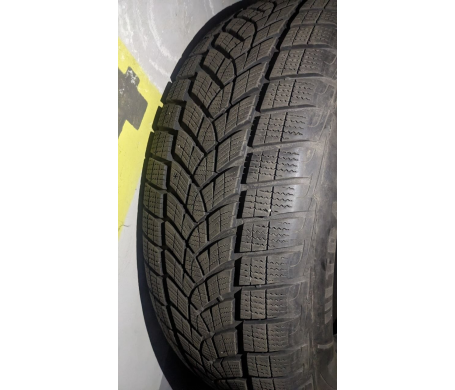 Goodyear UltraGrip Performance Gen-1 235/60 R18 107H