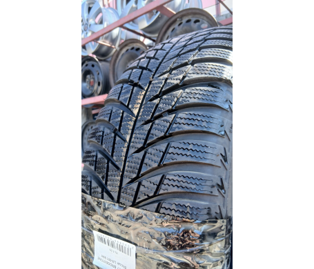 Bridgestone Blizzak LM001 215/65 R17 99H