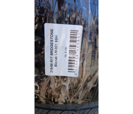 Bridgestone Blizzak LM001 215/65 R17 99H