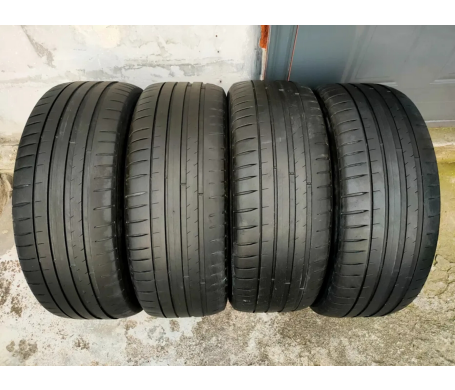 Michelin Agilis 61 215/55 R17