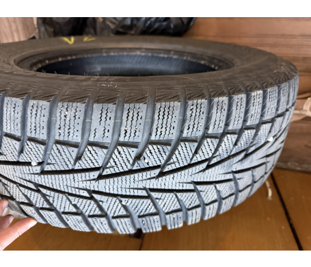 Hankook Winter I*Cept Evo3 X W330A 225 R17