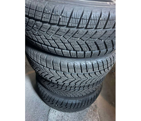 Goodyear Cargo UltraGrip 215/60 R17 96H