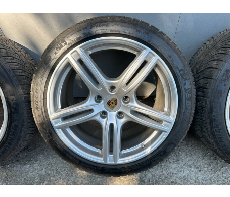 Porsche oem R20 W9.5 PCD 5/130 DIA66.6 ET71