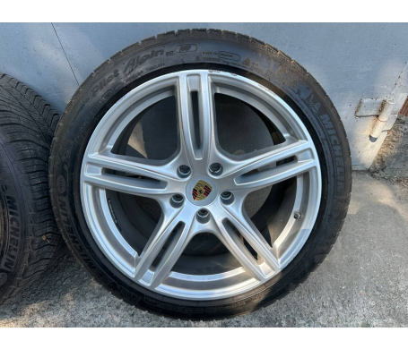 Porsche oem R20 W9.5 PCD 5/130 DIA66.6 ET71