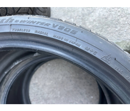 Yokohama BluEarth*Winter V905 295/30 R22 V