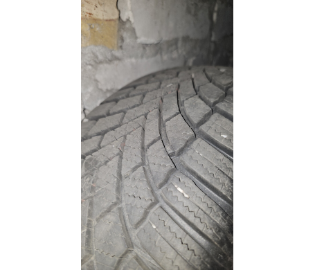 Bridgestone Blizzak LM005 215/65 R16 102H