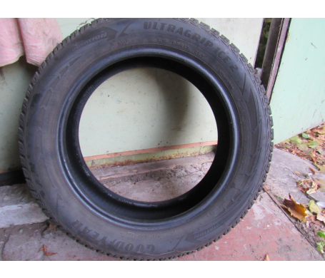 Goodyear UltraGrip Ice 2 215/55 R17 98T
