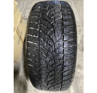 Goodyear UltraGrip 8 Performance 225/45 R18 95V