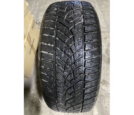 Goodyear UltraGrip 8 Performance 225/45 R18 95V