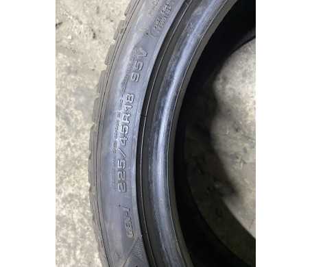 Goodyear UltraGrip 8 Performance 225/45 R18 95V