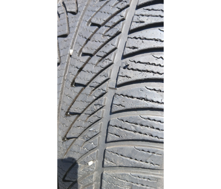 Goodyear UltraGrip 8 Performance 285/45 R20 112V