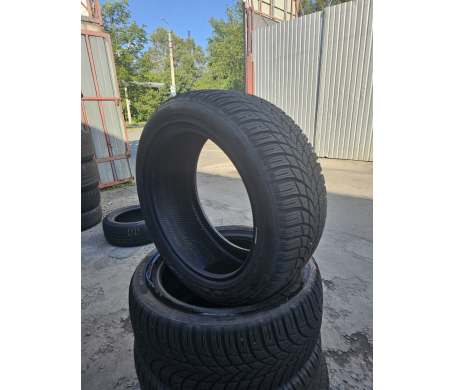 Lassa Snoways 4 245/45 R17 99V