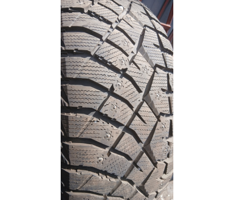 Nitto Therma Spike 215/55 R16 95T