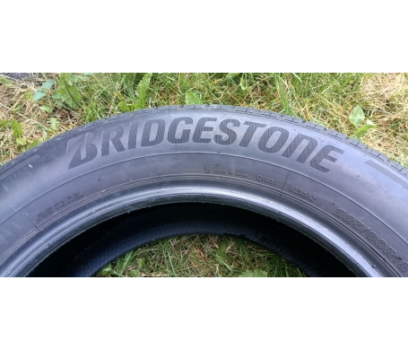 Bridgestone Alenza H/L 33 225/60 R18 100